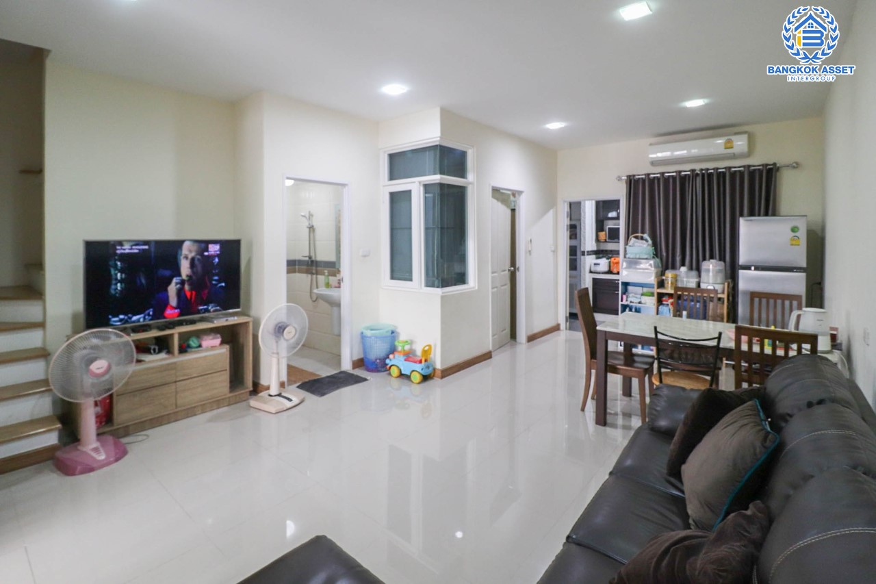 *****ทาวน์เฮ้าส์มือสองย่านนนทบุรี ม.โกลเด้นซิตี้ ปิ่นเกล้า-จรัญสนิทวงศ์ บนเนื้อที่ 21.2 ตร.ว. ฟังก์ชัน 4 ห้องนอน 3 ห้องน้ำ 2 ที่จอดรถ ทำเลดีเชื่อมต่อถนน บางกรวย-ไทรน้อย, ราชพฤกษ์, นครอินทร์ ราคาถูก สิ่งอำนวยความสะดวกครบ ใกล้รถไฟฟ้าสายสีแดงอ่อน "สถานีบางบำหรุ"